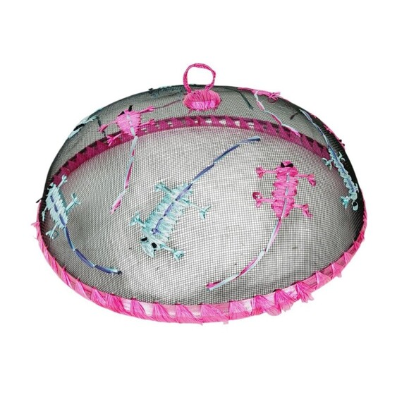 Vintage 60s Pink Domed Embroidered Mesh Raffia Lizards Round Food Cover - Picture 2 of 5